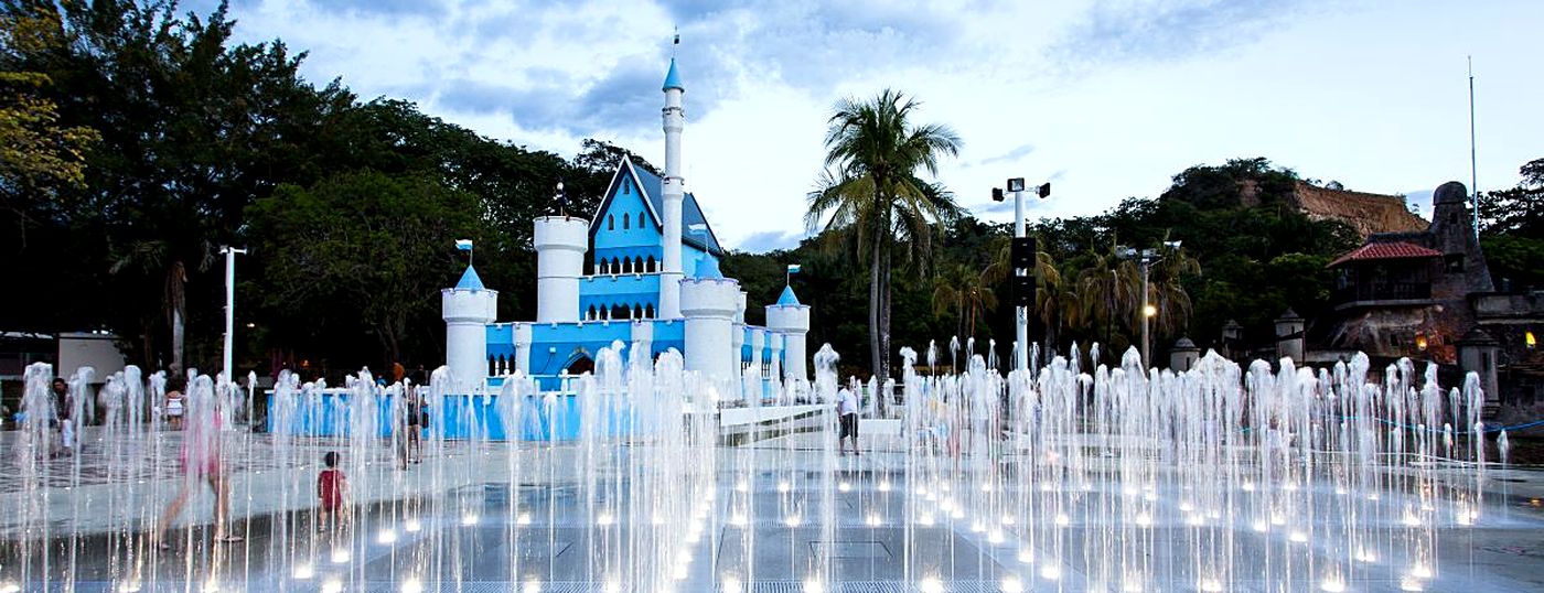 Fuentes danzantes del parque de Melgar, Tolima, de d&iacute;a