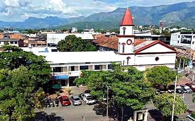 Vista a&eacute;rea de la plaza principal de Melgar, Tolima